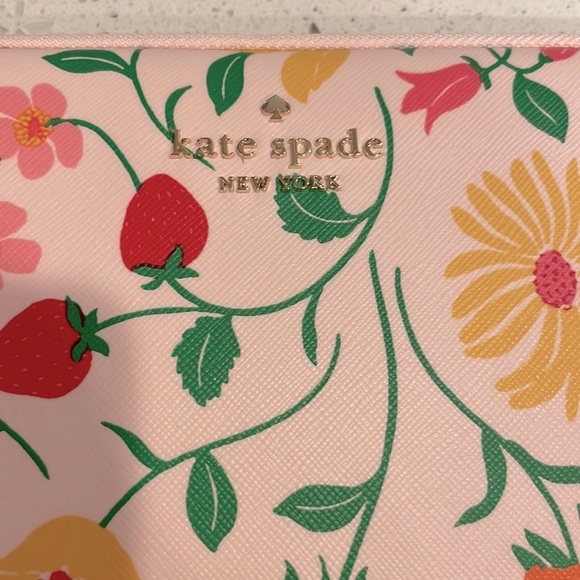 NIP♠️ Kate Spade ♠️ Strawberry Garden Universal Laptop Sleeve ♠️ - Picture 4 of 7